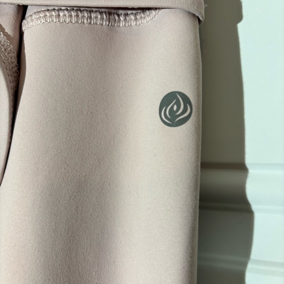 ❤️2/$15 or 3/$21❤️ Apana Yoga Leggings with Front Tie Size Small - Picture 9 of 13